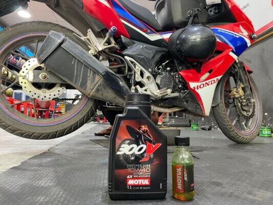 nhot-xe-may-motul-300V -Factory-Line-10W40