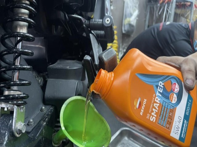 thay nhớt repsol cho xe tay ga grande