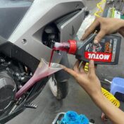 Nhớt Motul 300V 1 motul-7100-10w50-4t-1l-103