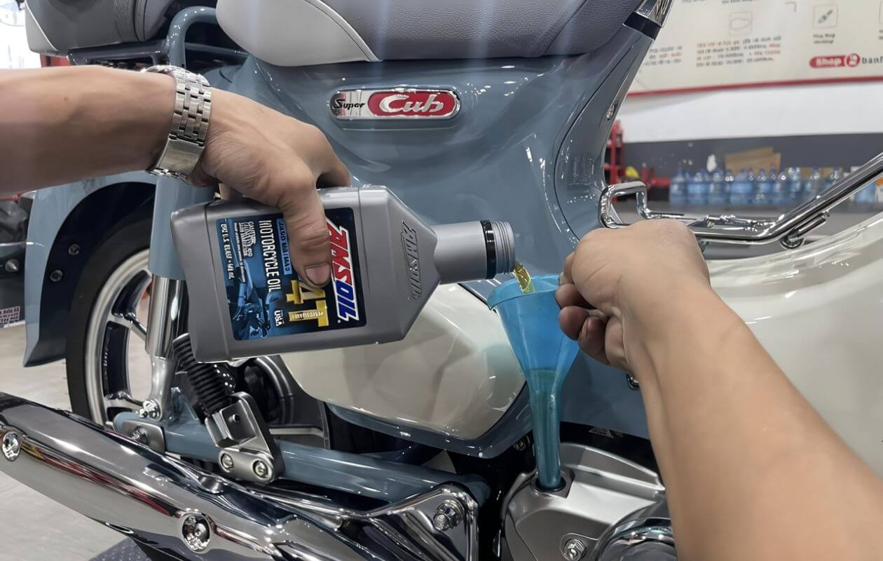 quy trinh thay nhot xe may honda super cub c125