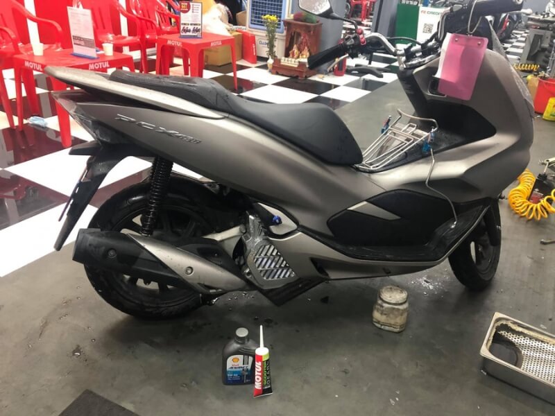 Bao lâu nên thay nhớt xe PCX 160?