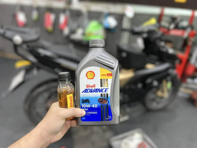 Top 7 nhớt tốt cho xe Winner được lựa chọn nhiều nhất 8 Shell Advance Ultra 10W40 - Nhớt tốt cho xe Winner