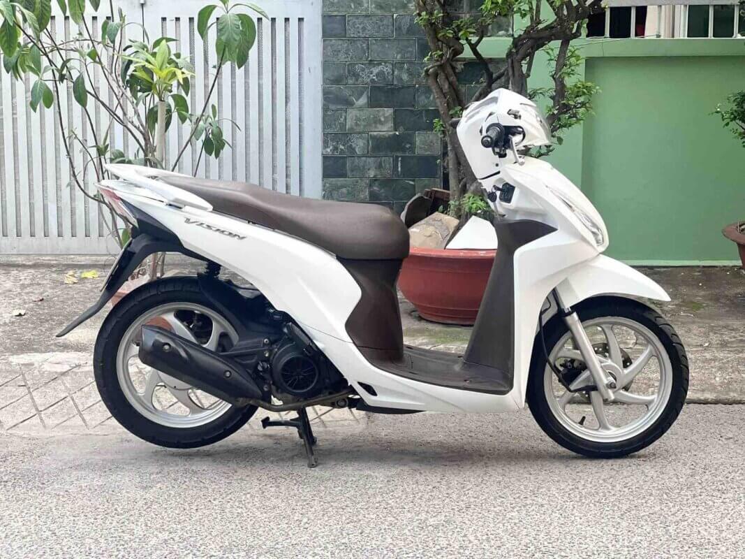 Mua dầu nhớt xe máy Honda Vision loại nào tốt 9 thay-nhot-xe-honda-vision-chinh-hang