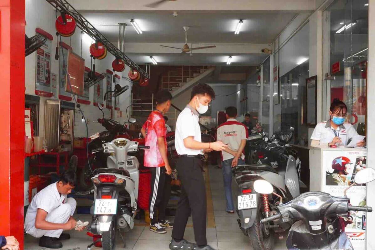 bao-lau-thi-can-thay-nhot-xe-giorno-dinh-ky-