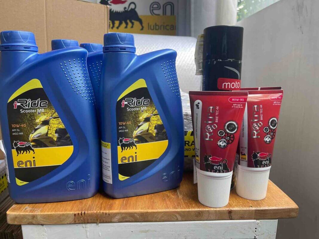 nhot-tong-hop-toan-phan-mat-may-cho-xe-lead-khi-di-duong-dai-tot-nhat-dong-co-esp