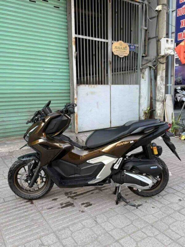 Chọn Xe Honda ADV 160 2026 Nên Thay Nhớt Gì Chạy Êm 6 xe-honda-adv-160-2026-mau-nau-dong