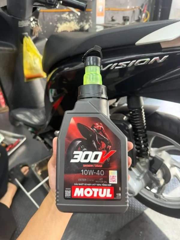 Top 5 Nhớt Được Tin Dùng Cho Wave 125i Năm 2026 2 nhot-motul-300v-racing-road