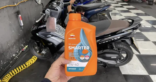 nhot-repsol-moto-scooter-5w40-danh-cho-honda-vario-160