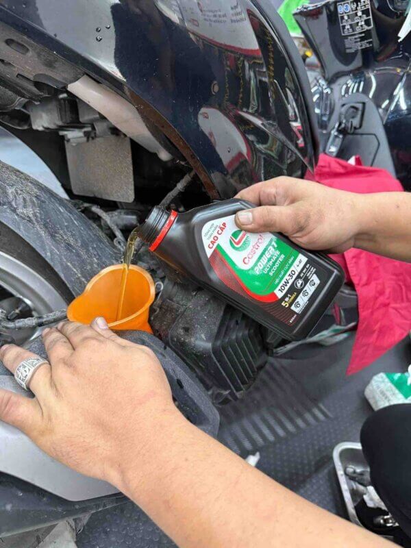 vario-thay-castrol-ultimate-10w30-co-tot-khong 