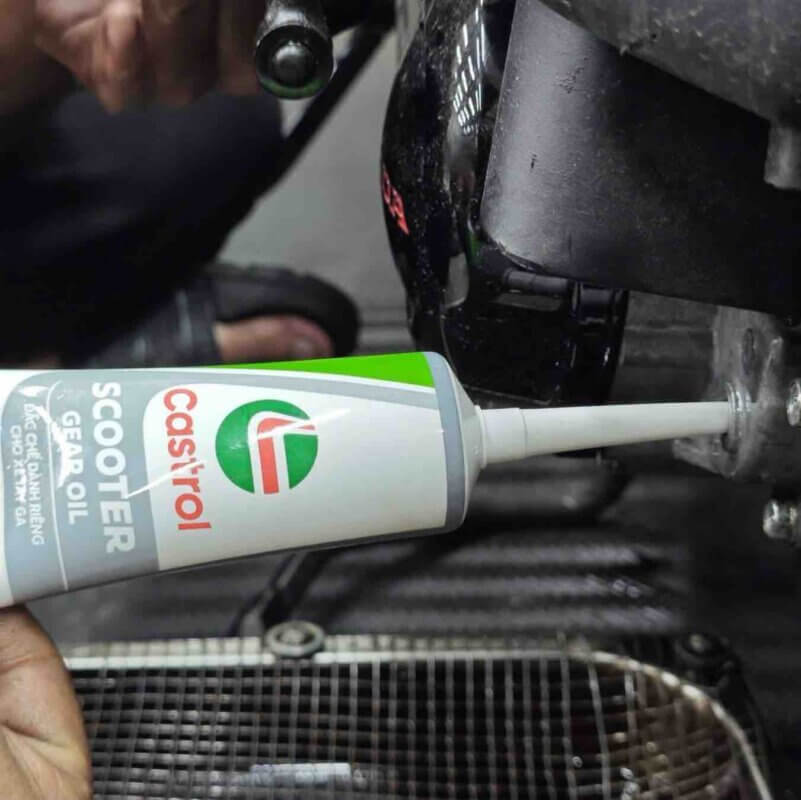 huong-dan-chon-nhot-castrol-xe-tay-ga 