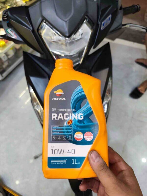 thay-nhot-repsol-cho-satria 